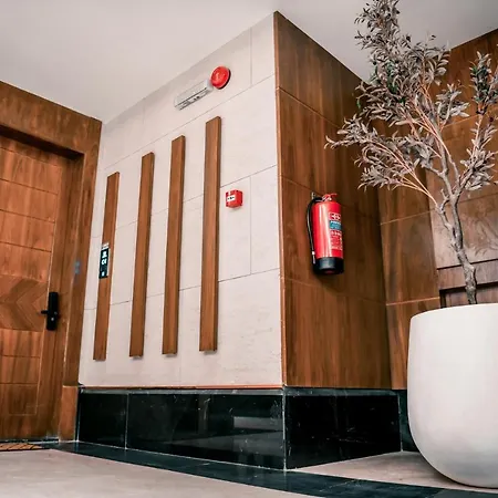 شقة فاخرة بصالة وثلاث غرف نوم Riyadh Exterior photo