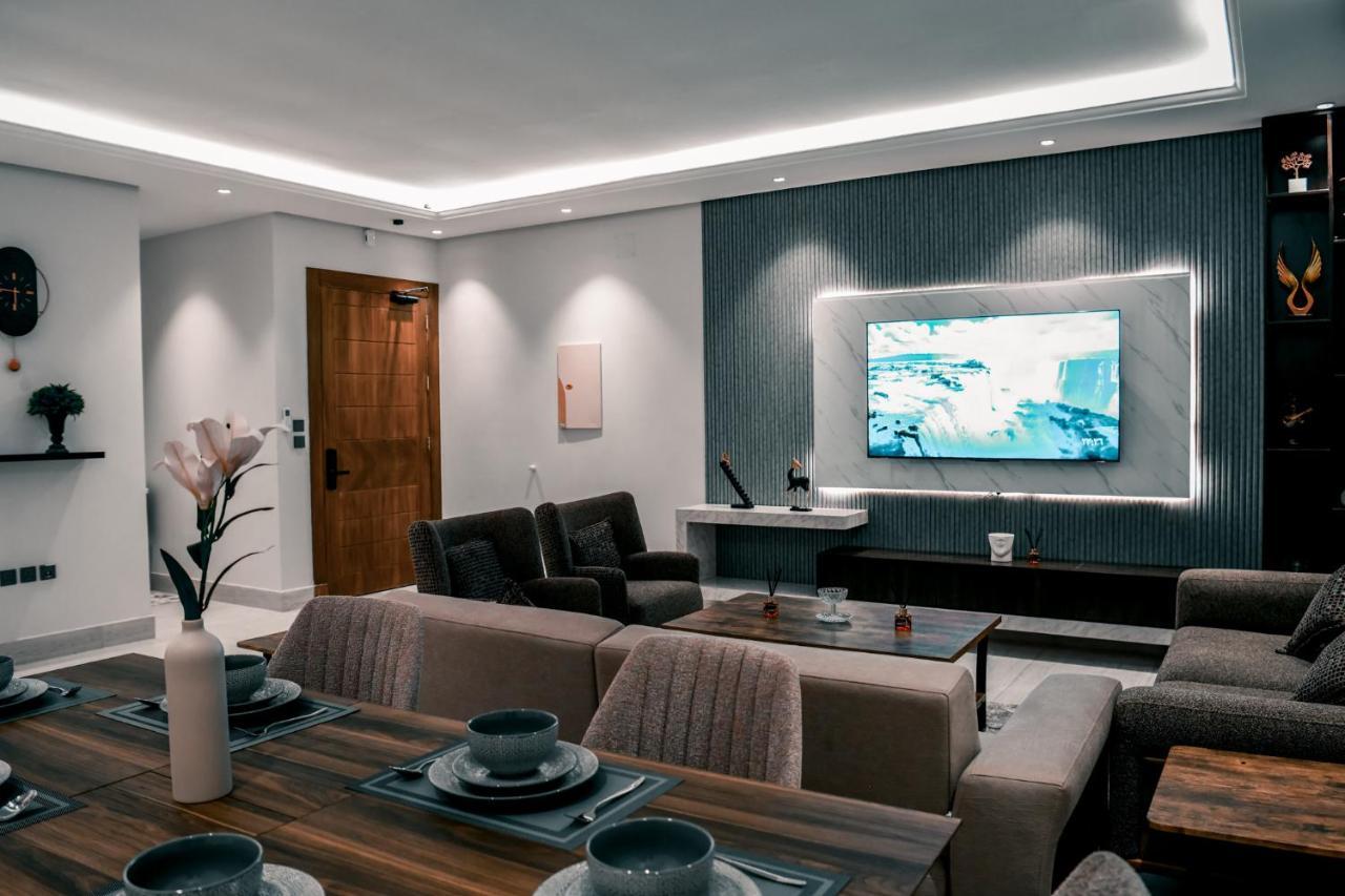 Apartment فاخرة بصالة وثلاث غرف نوم *
