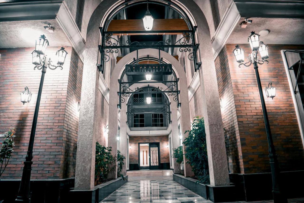 فاخرة بصالة وثلاث غرف نوم Apartment
