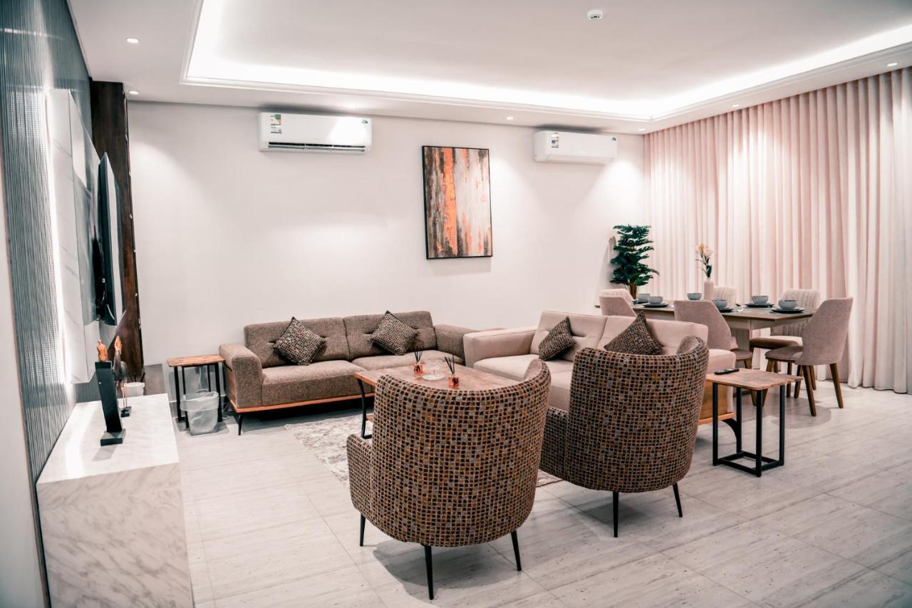 Apartment فاخرة بصالة وثلاث غرف نوم *