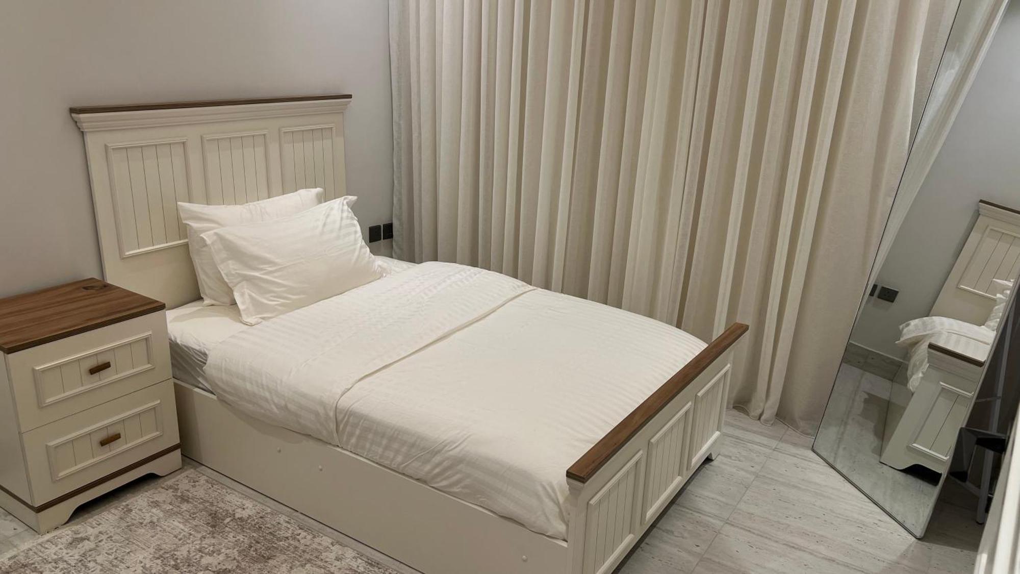 فاخرة بصالة وثلاث غرف نوم Apartment *